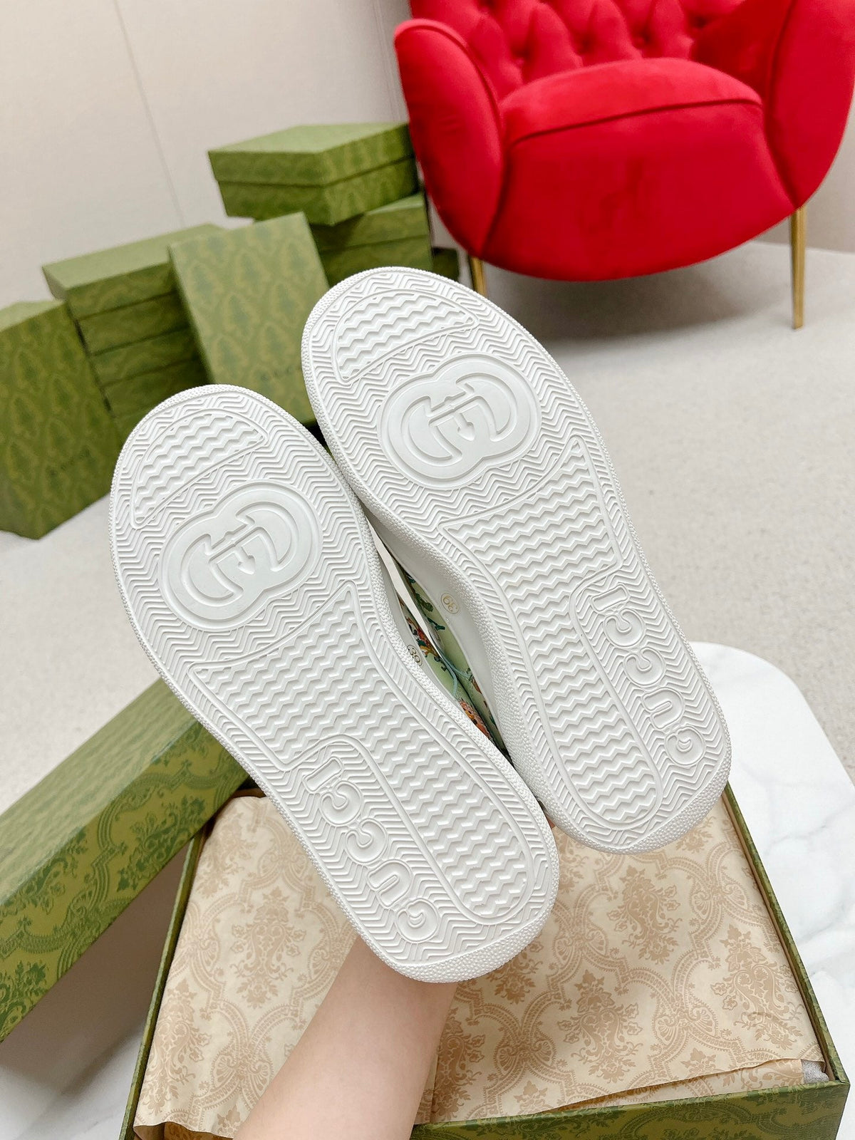 GUCCI TRAINER SAGE CALFSKIN WITH FLOWERS PATTERN