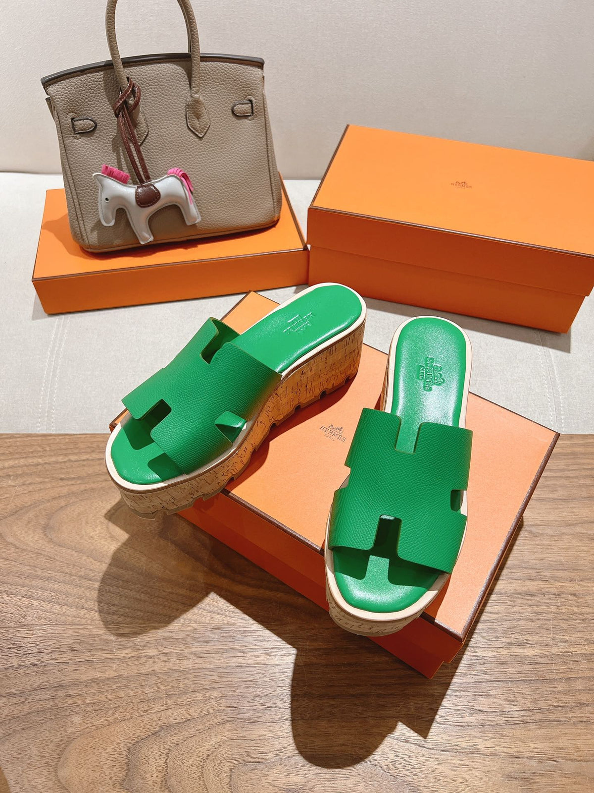HERMES 25S HIGH WEDGE SANDALS IN GREEN LAMBSKIN STYLE 25