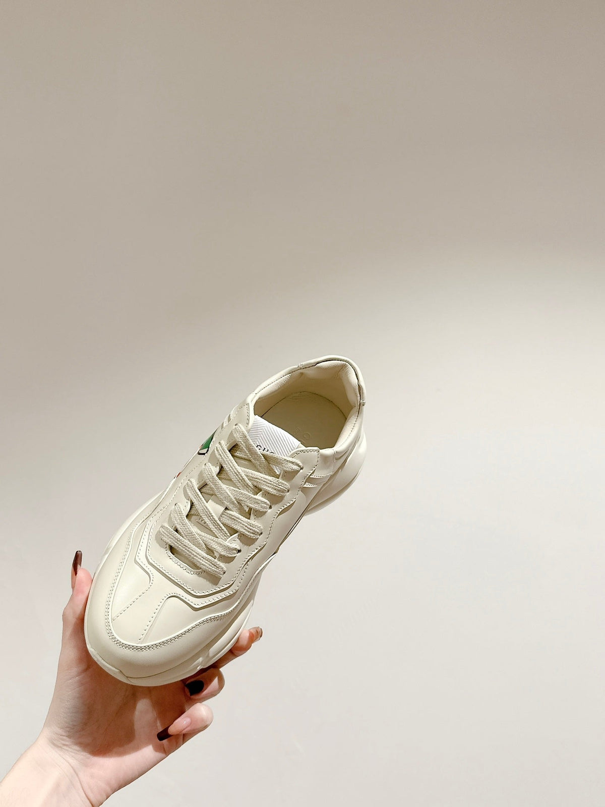 GUCCI RHYTON TRAINER WHITE CALFSKIN WITH APPLE MOTIF